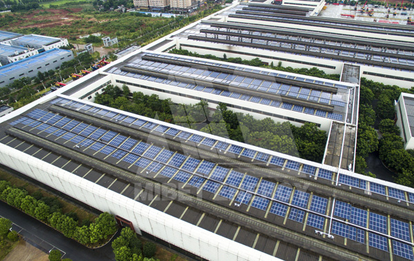 太陽能屋頂光伏發(fā)電系統(tǒng)由哪些設(shè)備組成？