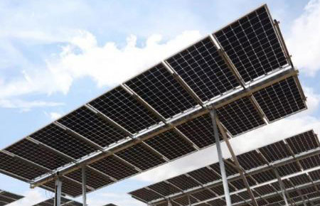 雙面太陽能組件的特點(diǎn)及影響雙面組件發(fā)電的因素