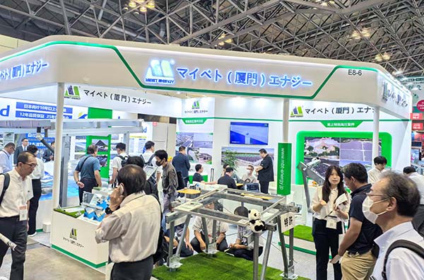 來(lái)賓參觀(guān)了解產(chǎn)品