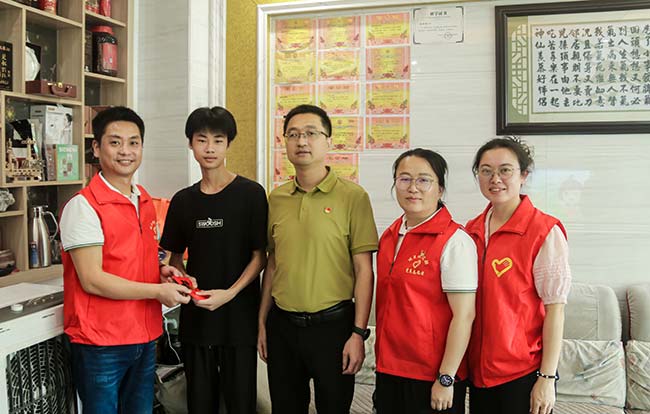 邁貝特深入永春縣曲斗村，開展黨建村企聯(lián)建